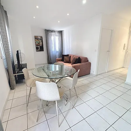 Apartment 1 Bedroom Riouffe 206 2 Mins From Palais *